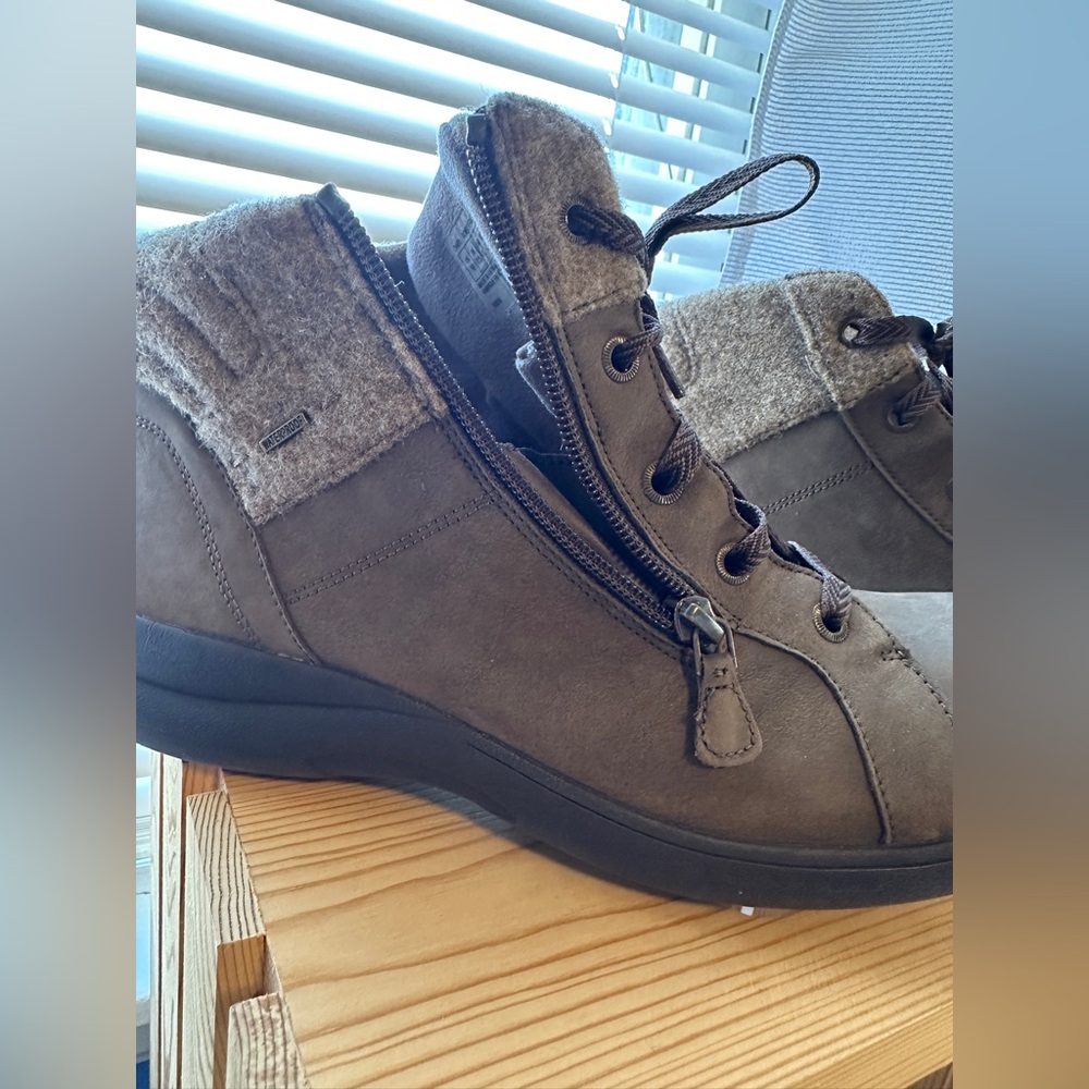 Aravon Waterproof Booties - Picture 7 of 11